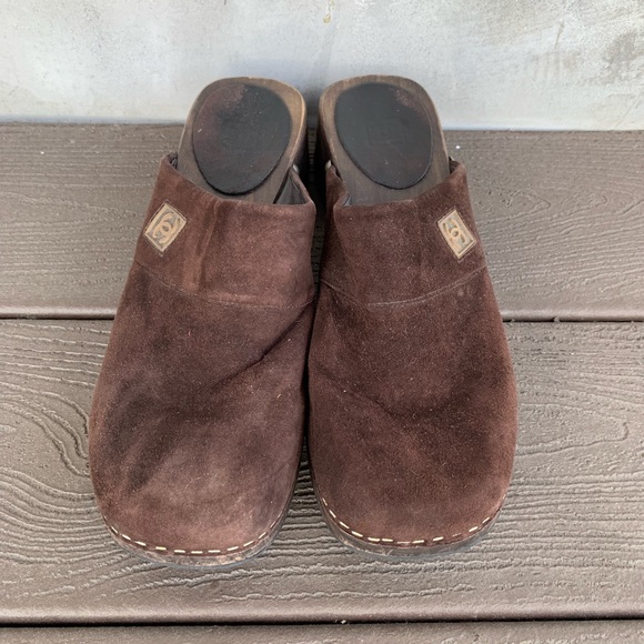 Suede Chanel Clogs - Picture 4 of 4